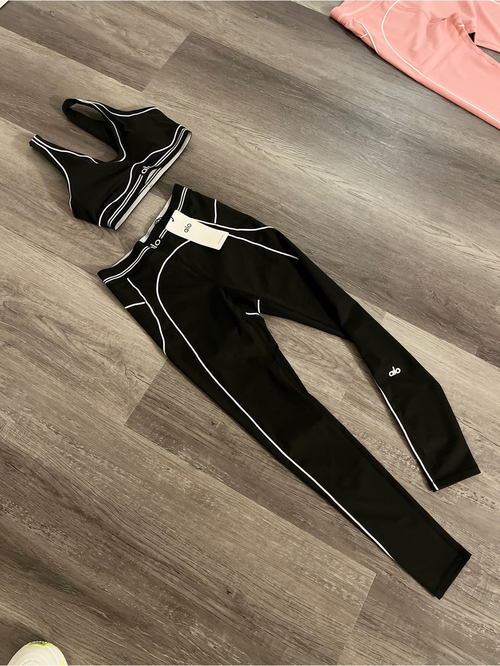 ALO Yoga Black Leggings with White Contrast Piping